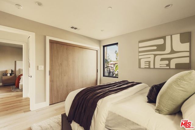 5725 Katherine Avenue, Sherman Oaks CA: https://media.crmls.org/mediaz/a7a14e27-2da4-430f-9dc3-4472a7845037.jpg