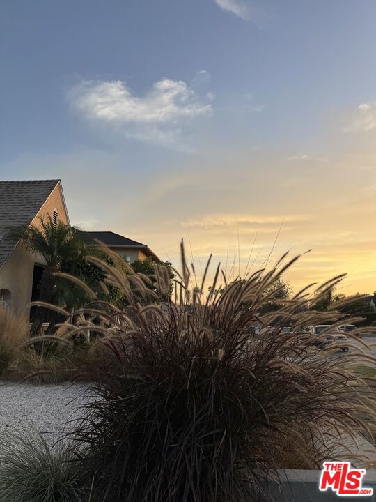 https://media.crmls.org/mediaz/a7a1d478-504c-410b-ba4c-52f29996da52.jpg?preset=X-Large
