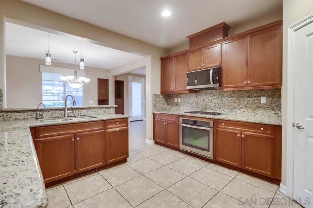 1715 Rolling Water Dr, Chula Vista CA: https://media.crmls.org/mediaz/a7a239fc-bfe9-4af4-bc84-ce19fbb3f4fb.jpg