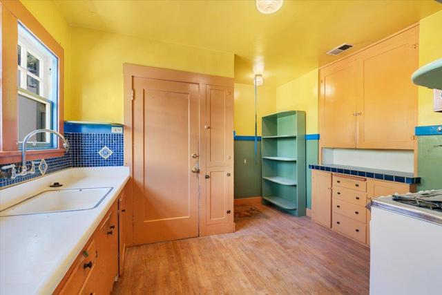 806 Seabright Avenue, Santa Cruz CA: https://media.crmls.org/mediaz/a7a30dbb-d5cd-46d3-a010-6bd15af058a1.jpg