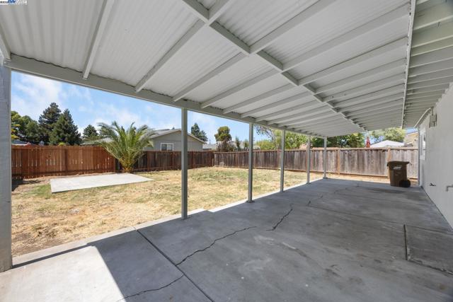 4260 Irene Drive, Martinez CA: https://media.crmls.org/mediaz/a7a30f7b-b0ba-4abd-a24d-1d6aee1fd884.jpg