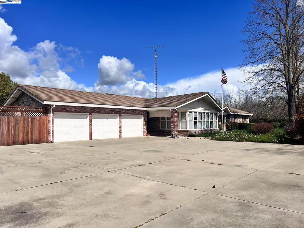 13251 E EIGHT MILE RD