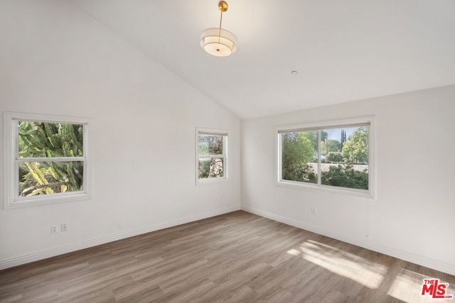 17805 Erwin Street, Encino CA: https://media.crmls.org/mediaz/a7a3c963-409c-47d7-8b9f-853fcf01b97e.jpg