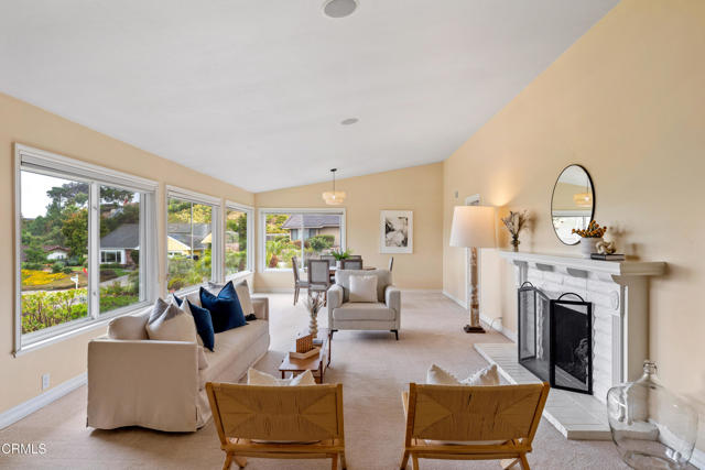 7017 Sonora Court, Ventura CA: https://media.crmls.org/mediaz/a7a3d8af-5dd3-4352-9625-e26bf551092c.jpg