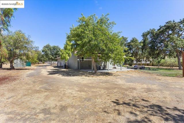 5665 Victoria LN, Livermore CA: https://media.crmls.org/mediaz/a7a3fae9-1dab-451b-8fc6-33f5b4cce7b5.jpg