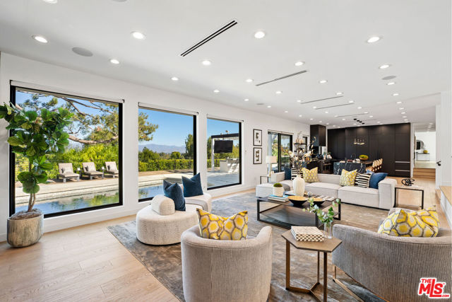 19536 Wells Drive, Tarzana CA: https://media.crmls.org/mediaz/a7a42abe-0d5f-41c6-9ca3-738bb871b0ed.jpg