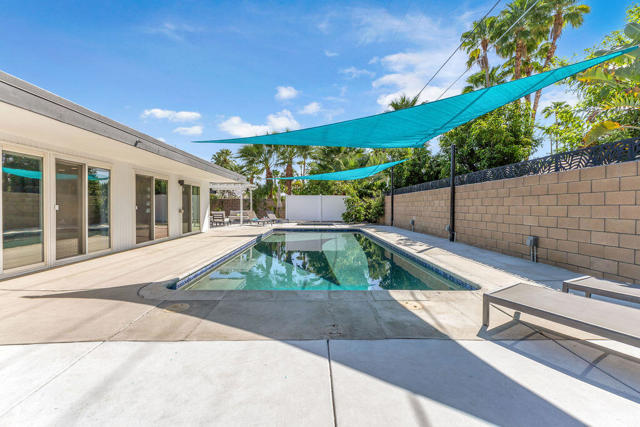 1075 E Sunny Dunes Road, Palm Springs, CA 92264