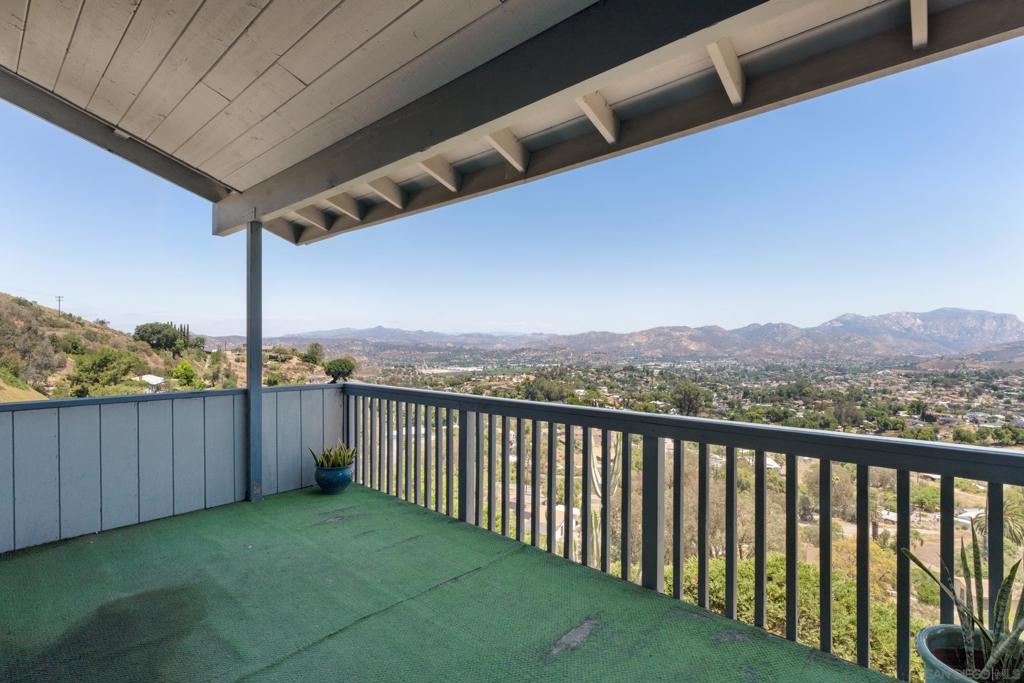 https://media.crmls.org/mediaz/a7a61980-979b-472f-a12b-820652c4cd9f.jpg?preset=X-Large