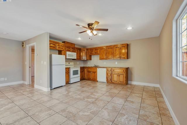 25 Phillips Ct, Tracy CA: https://media.crmls.org/mediaz/a7a6de3b-4284-44da-b363-6f0775d4b565.jpg