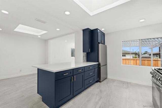 614 Fifth Ave, Chula Vista CA: https://media.crmls.org/mediaz/a7a6e2fe-19b6-4eb9-b1b7-30ffee6dec8e.jpg
