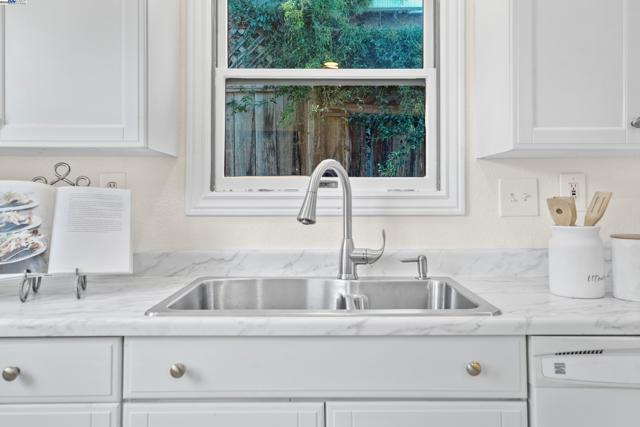 2948 Glenside Dr, Concord CA: https://media.crmls.org/mediaz/a7a70048-94c1-425b-9b2c-f55358ac452b.jpg