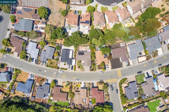 4816 Meadowbrook Dr, Richmond CA: https://media.crmls.org/mediaz/a7a71dbd-1b8b-46aa-9ce4-ba2c1306e6ea.jpg