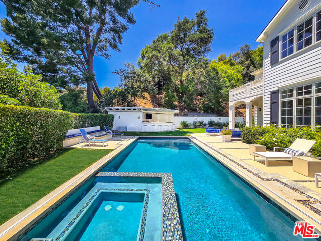 3815 Valley Meadow Road, Encino CA: https://media.crmls.org/mediaz/a7a72985-08ab-4408-bcad-279625283505.jpg