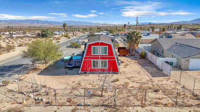 71915 Samarkand Drive, 29 Palms CA: https://media.crmls.org/mediaz/a7a76190-6e74-4914-b658-77654a9e3646.jpg