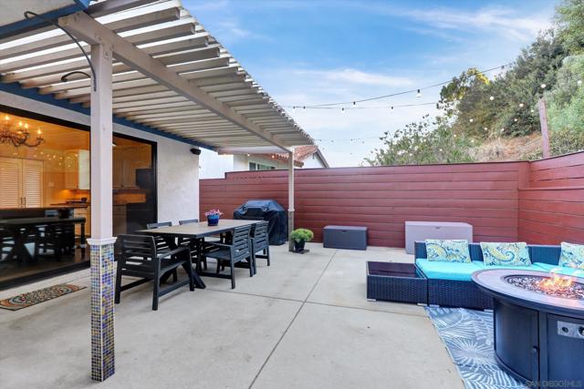 2002 Mendocino Blvd, San Diego CA: https://media.crmls.org/mediaz/a7a7e265-6a30-456a-b617-da1daaa0c73a.jpg
