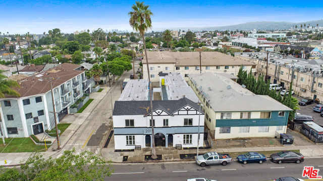 201 N Normandie Avenue, Los Angeles CA: https://media.crmls.org/mediaz/a7a8425c-e842-4bef-911a-eadef5a06545.jpg