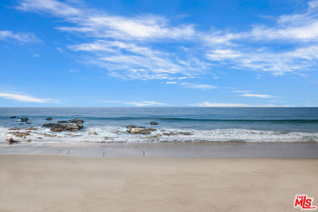 20762 Pacific Coast Highway, Malibu CA: https://media.crmls.org/mediaz/a7a896a0-4732-43a1-b44a-50d092157b37.jpg