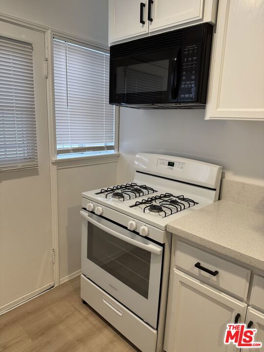 931 S Sherbourne Drive, Los Angeles CA: https://media.crmls.org/mediaz/a7a8f31c-1671-4886-ae92-8a8e80684954.jpg