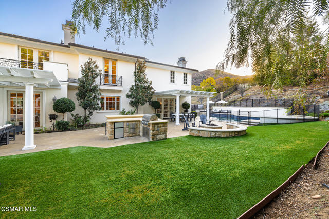 29475 Malibu View Court, Agoura Hills CA: https://media.crmls.org/mediaz/a7a90f59-1eb2-41c8-9ac5-59331271e159.jpg
