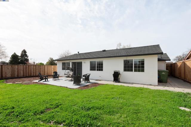 1300 Cirolero St, Milpitas CA: https://media.crmls.org/mediaz/a7a9631e-5512-4b51-a44e-653c14625853.jpg