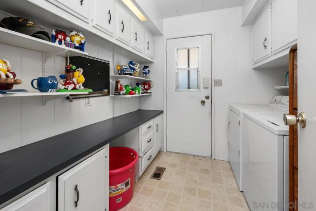650 S Rancho Santa Fe Rd, San Marcos CA: https://media.crmls.org/mediaz/a7aaea9c-9c39-42db-8639-99fc11c2e7cf.jpg
