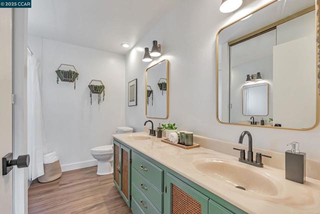 1836 Boxwood Dr, Concord CA: https://media.crmls.org/mediaz/a7ab59f3-f2dd-4552-8536-f2e5a74b6d3b.jpg