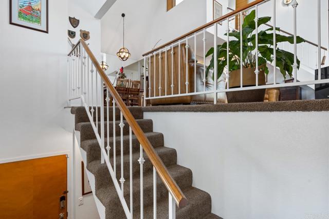 374 Orange Avenue, Coronado CA: https://media.crmls.org/mediaz/a7aba568-c1c8-4f3f-b20f-181f42495cd5.jpg