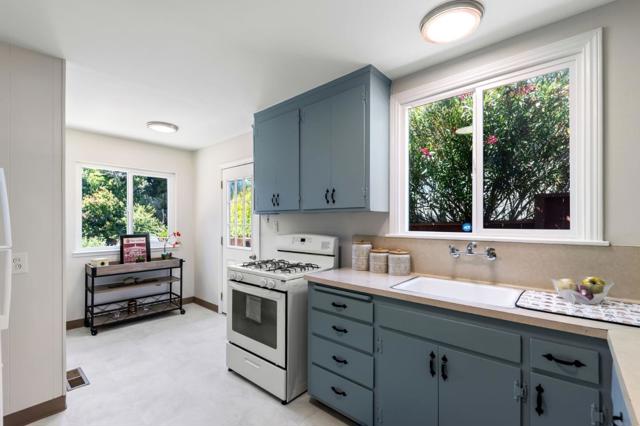 519 Park Boulevard, Millbrae CA: https://media.crmls.org/mediaz/a7abc397-469a-4abf-9fbf-93a58840dd91.jpg