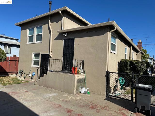 1937 87th Avenue, Oakland CA: https://media.crmls.org/mediaz/a7ac4a0c-913f-406f-a63c-2cb5faf6e1b2.jpg