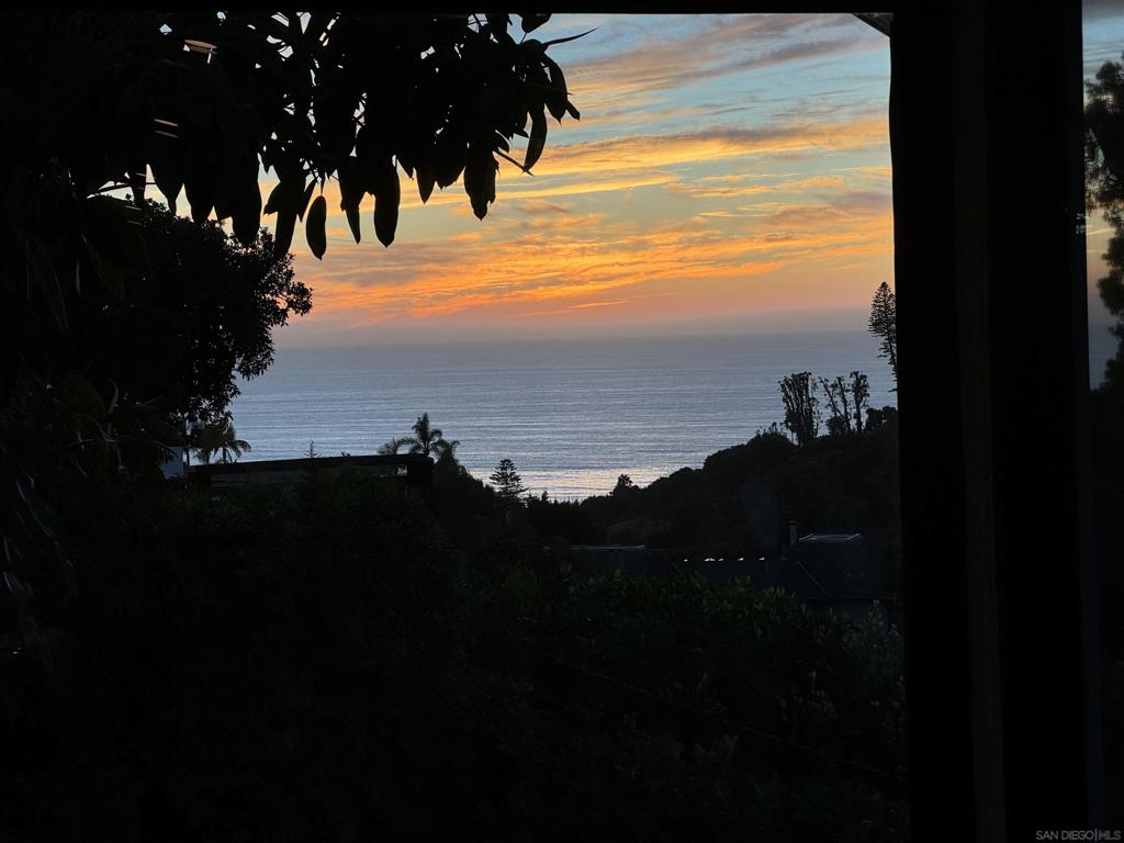 https://media.crmls.org/mediaz/a7ad1fc1-8c59-49e6-9dc6-29c5d4817873.jpg?preset=X-Large