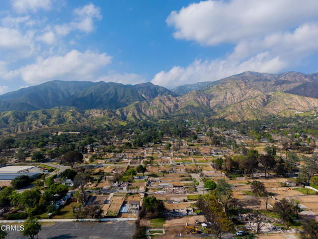 70 W Palm Street, Altadena CA: https://media.crmls.org/mediaz/a7ae356b-78a8-46b9-b80c-c20f71284d94.jpg