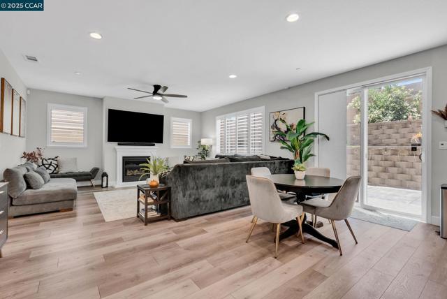 499 Yarrow Dr, Fairfield CA: https://media.crmls.org/mediaz/a7ae7de3-f6c9-4afb-b8c0-4683d083c0d9.jpg