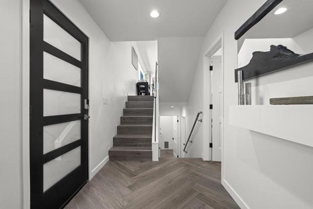 Detail Gallery Image 4 of 57 For 936 Armada, San Diego,  CA 92106 - 4 Beds | 3 Baths