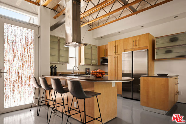 619 San Juan Avenue, Venice CA: https://media.crmls.org/mediaz/a7af7b28-7f7c-419c-bdfd-869050cb7c54.jpg