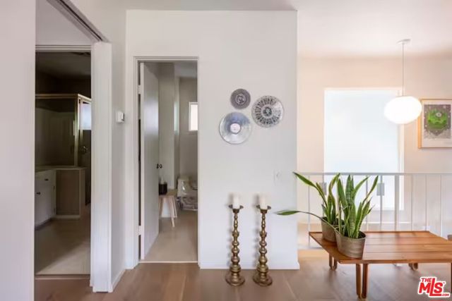 702 Cavanagh Road, Glendale CA: https://media.crmls.org/mediaz/a7afaf70-27ce-4a05-a429-f3fd35d23902.jpg