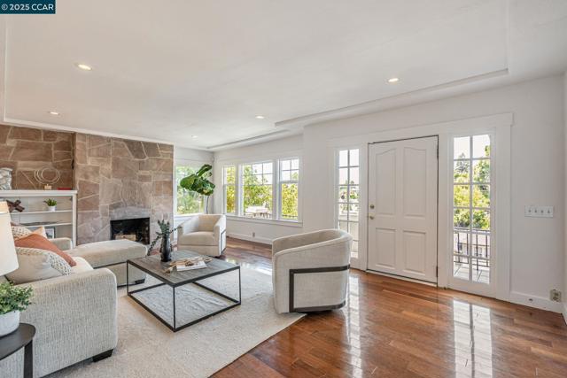 840 E 28th St., Oakland CA: https://media.crmls.org/mediaz/a7afd7ac-d9c2-452f-a31d-09891f1b207c.jpg