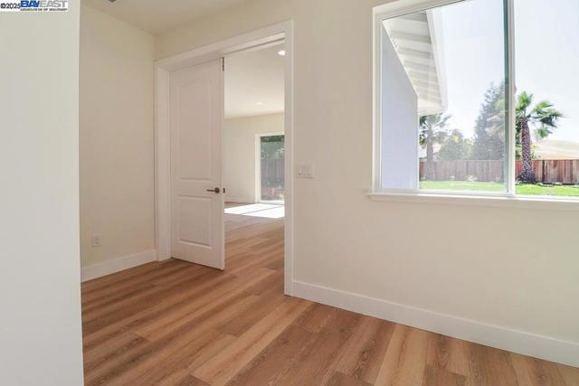 5232 Henderson Ct, Antioch CA: https://media.crmls.org/mediaz/a7b06299-22b6-44dd-a656-b141662da597.jpg
