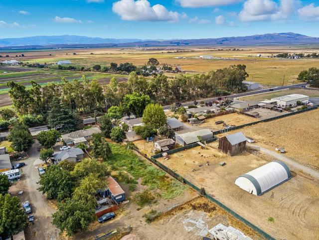 790 Shore Road, Hollister CA: https://media.crmls.org/mediaz/a7b0c1d7-be69-4f3e-85cf-79f0517888da.jpg