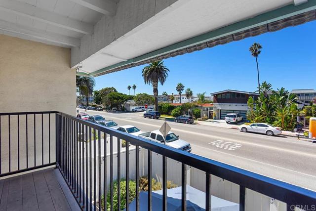 1817 19 Coast Boulevard, Del Mar CA: https://media.crmls.org/mediaz/a7b1c431-d724-4f77-a2c9-cf277dcdf612.jpg