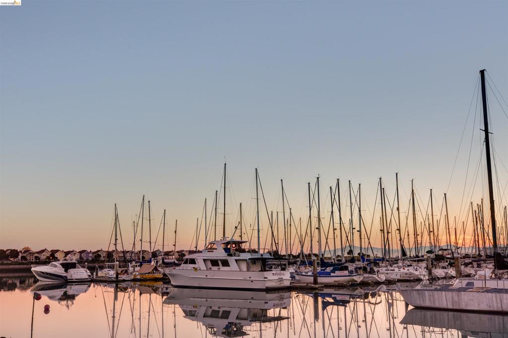 https://media.crmls.org/mediaz/a7b2e9ba-ab74-4763-9ada-dd975945e8d6.jpg?preset=X-Large