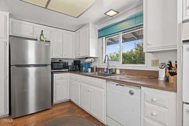 2833 Sailor Avenue, Ventura CA: https://media.crmls.org/mediaz/a7b3ed27-765f-41b3-b1e5-15125df1b7f6.jpg