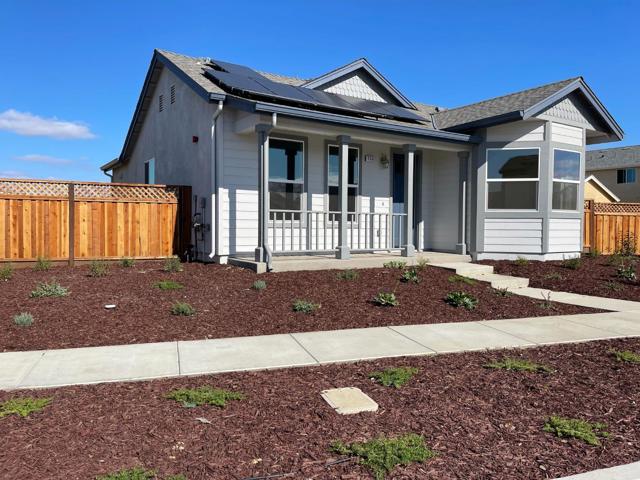 754 Livingston Avenue, King City CA: https://media.crmls.org/mediaz/a7b42e5e-2ae7-4ad0-8dfc-e646b0ed4b25.jpg