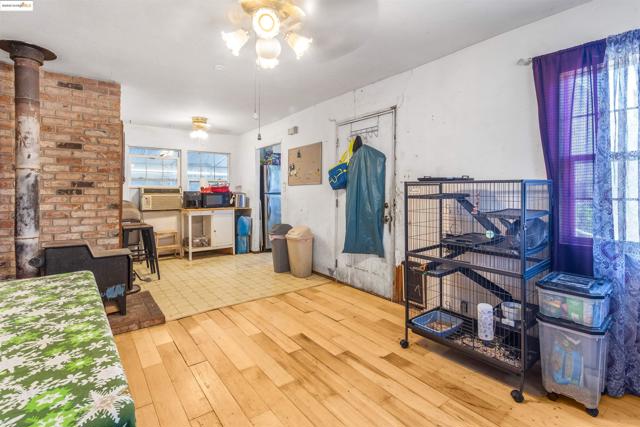 832 W 11Th St, Antioch CA: https://media.crmls.org/mediaz/a7b48800-884d-4db7-a3c1-a620c2213669.jpg
