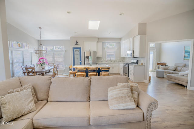 Detail Gallery Image 7 of 49 For 229 Remington Ave #229,  Ventura,  CA 93003 - 2 Beds | 2 Baths