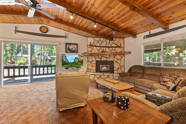 2119 Silverado Way, Arnold CA: https://media.crmls.org/mediaz/a7b4b56c-34f1-4090-9608-16a5ecf86659.jpg