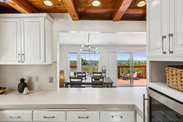 3014 BROADMOOR VIEW, Oakland CA: https://media.crmls.org/mediaz/a7b59643-6c26-4ded-98ad-0db2205ff1e2.jpg