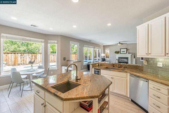 1039 Rolling Woods Way, Concord CA: https://media.crmls.org/mediaz/a7b5dc21-8026-4e3f-8ad0-d13c15809495.jpg