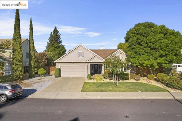 1030 Orchid Dr, Brentwood CA: https://media.crmls.org/mediaz/a7b611a2-25c9-4b10-b5b8-53cf1117fca4.jpg