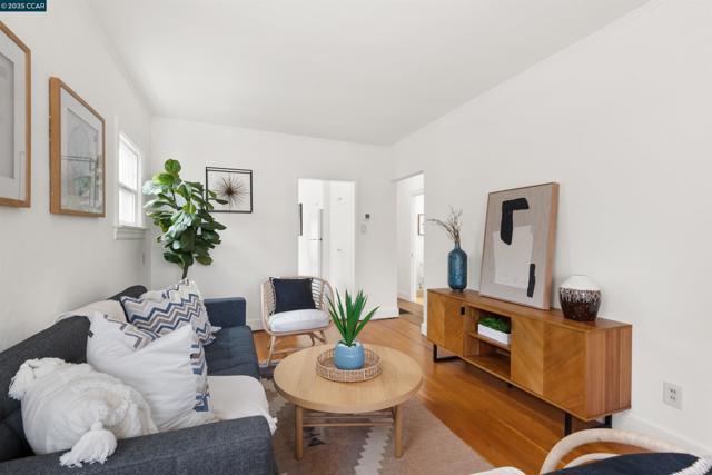 708 Cornell Ave, Albany CA: https://media.crmls.org/mediaz/a7b7d304-f5d8-4344-aaef-8e08113a785c.jpg