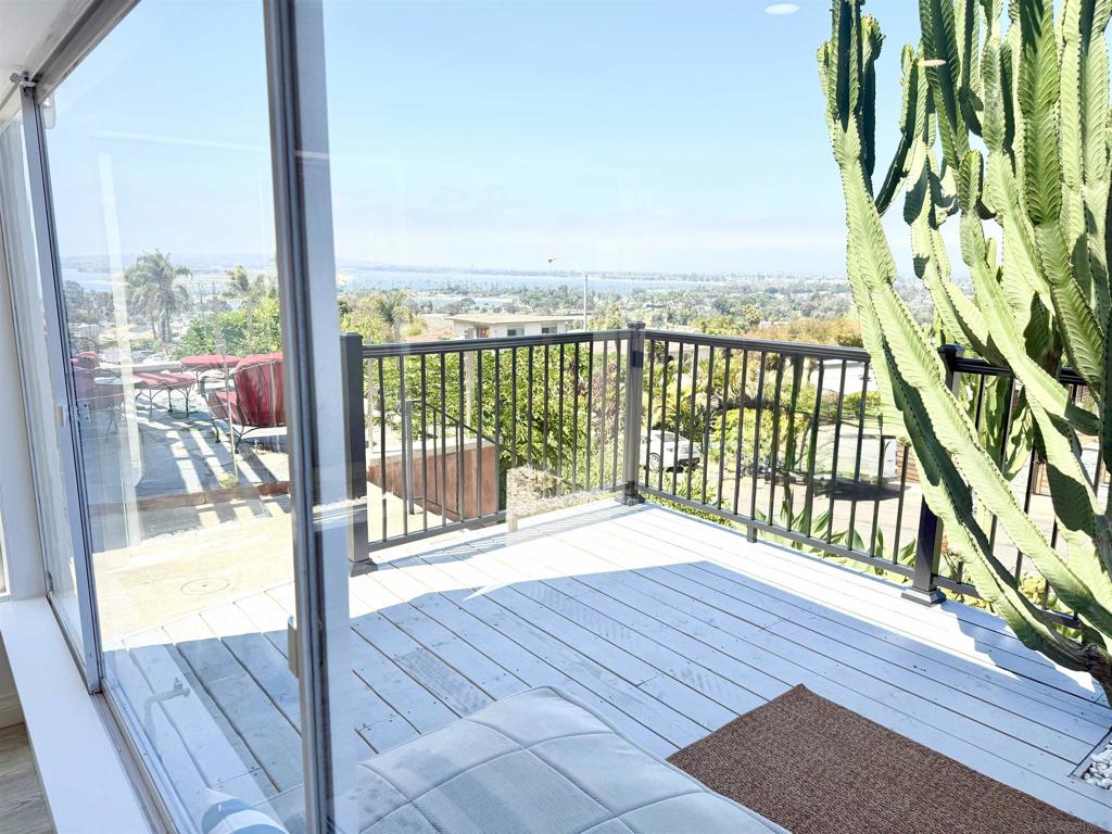 MLS #250033080SD img 10